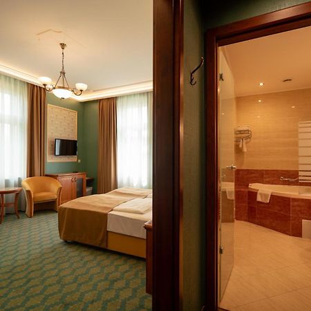 גיולה Elizabeth Hotel מראה חיצוני תמונה