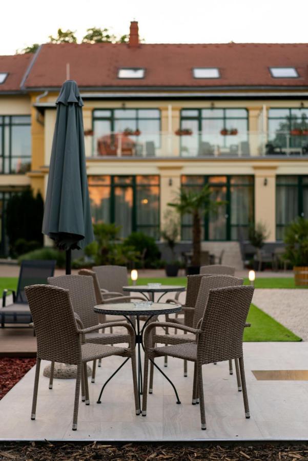 גיולה Elizabeth Hotel מראה חיצוני תמונה