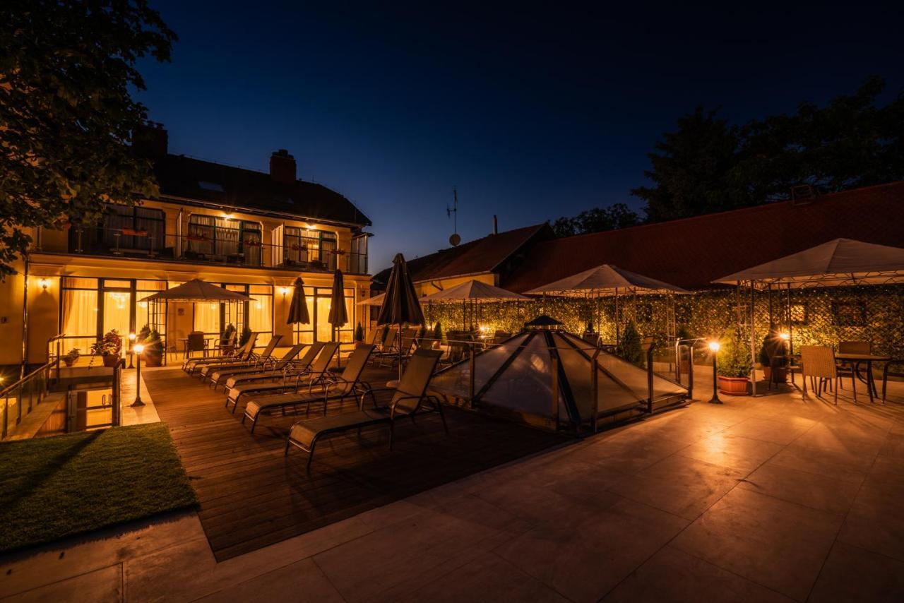 גיולה Elizabeth Hotel מראה חיצוני תמונה