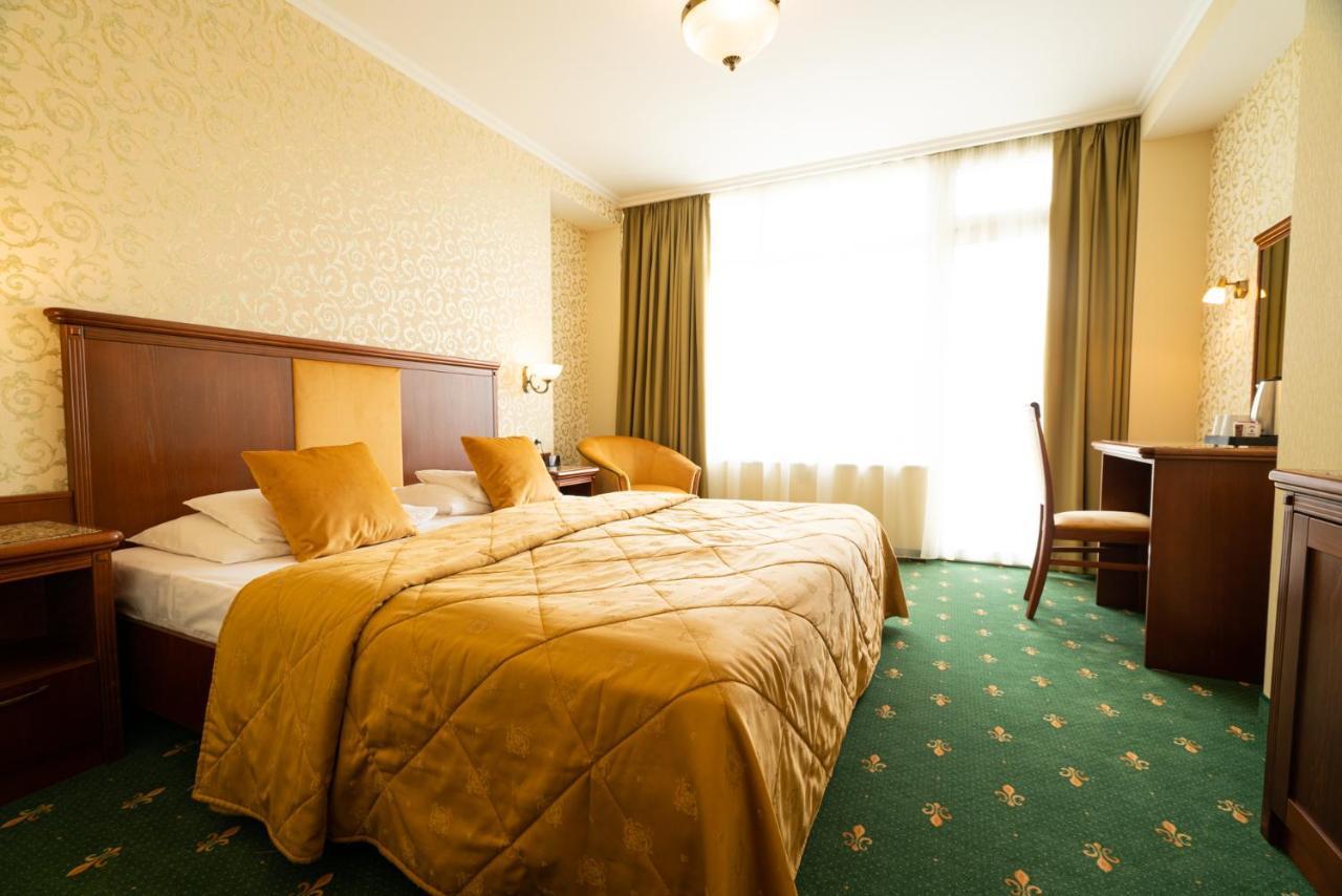 גיולה Elizabeth Hotel מראה חיצוני תמונה