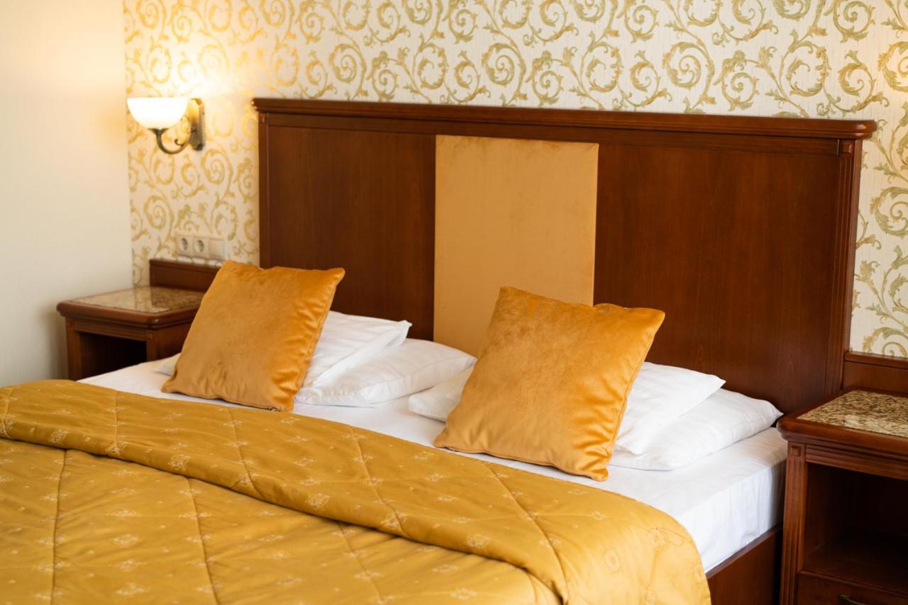 גיולה Elizabeth Hotel מראה חיצוני תמונה
