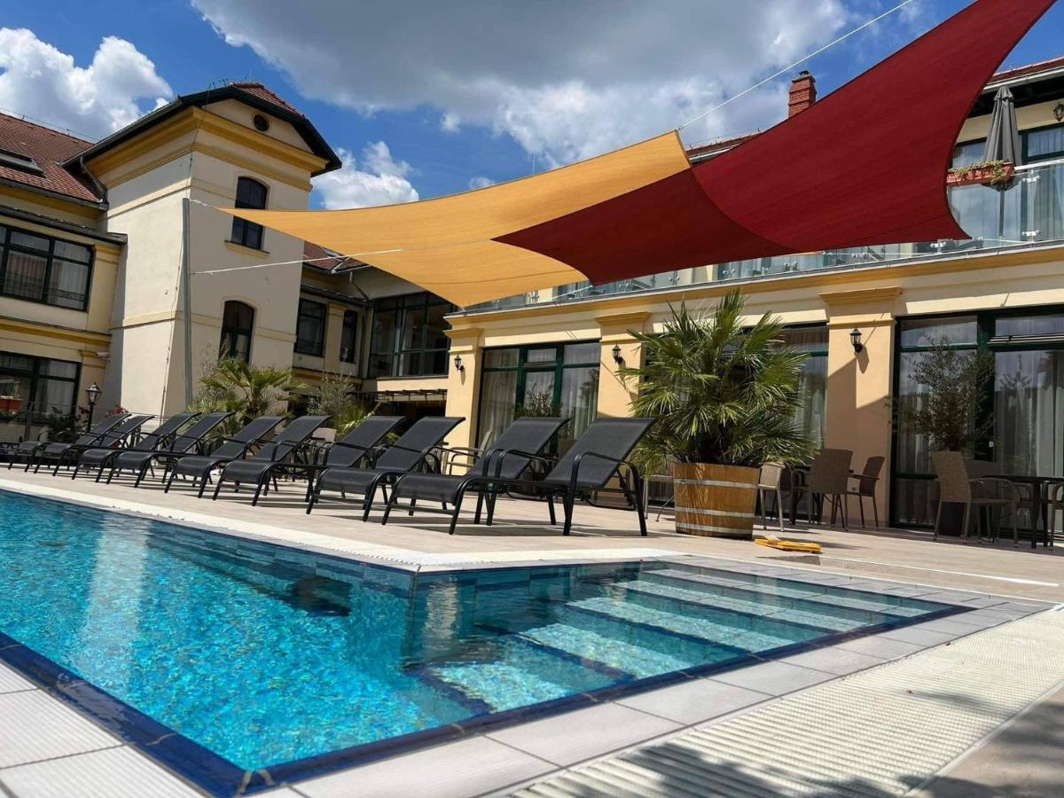 גיולה Elizabeth Hotel מראה חיצוני תמונה