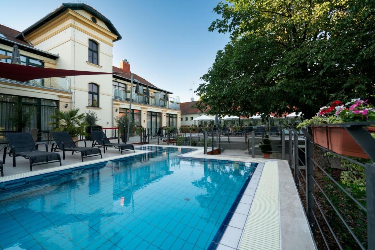 גיולה Elizabeth Hotel מראה חיצוני תמונה