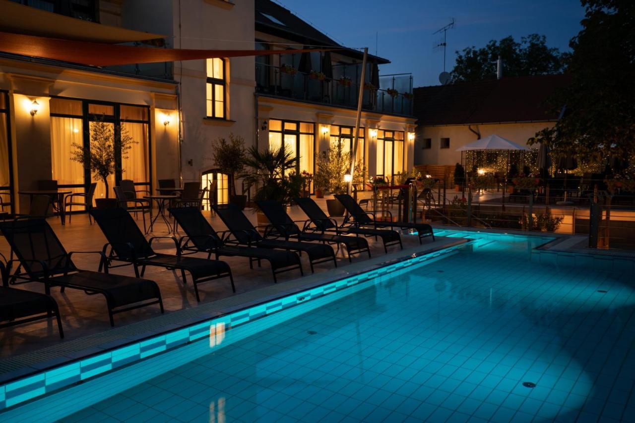 גיולה Elizabeth Hotel מראה חיצוני תמונה