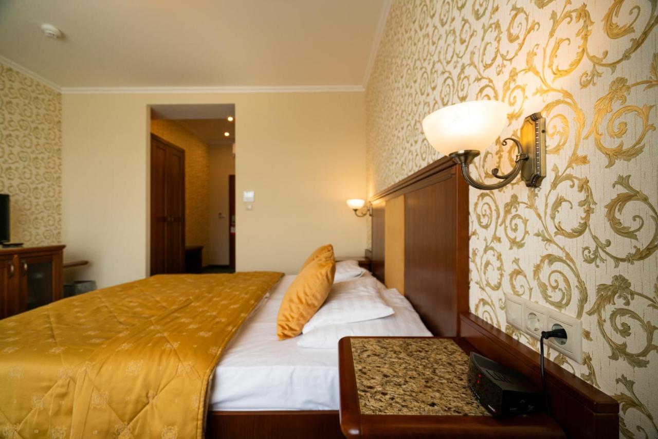 גיולה Elizabeth Hotel מראה חיצוני תמונה