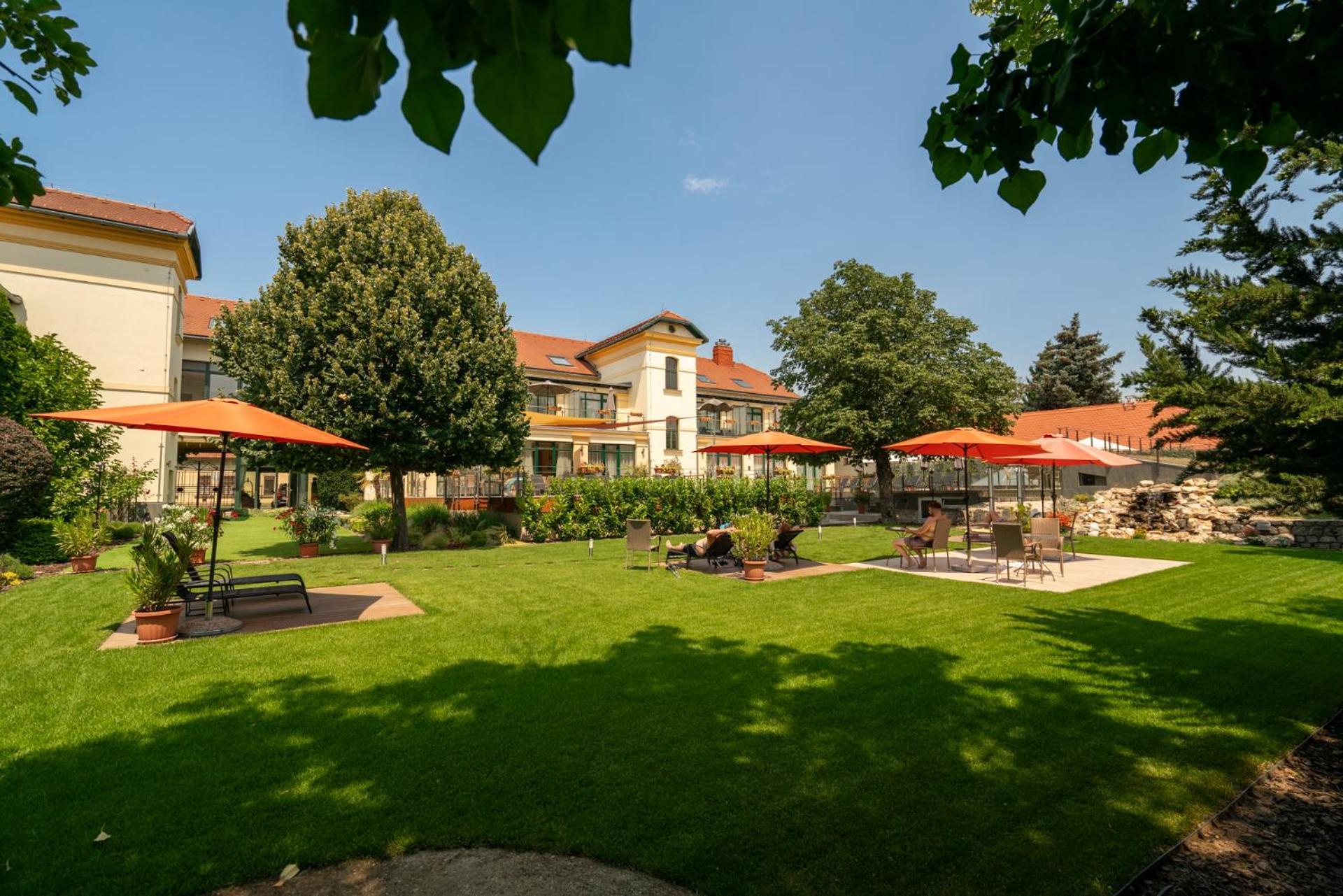 גיולה Elizabeth Hotel מראה חיצוני תמונה