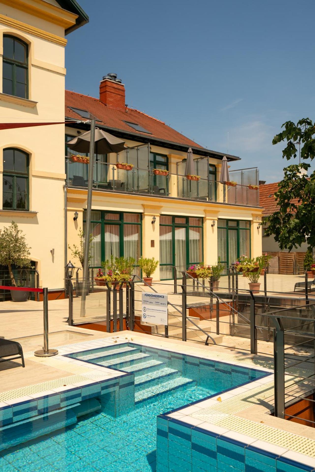 גיולה Elizabeth Hotel מראה חיצוני תמונה
