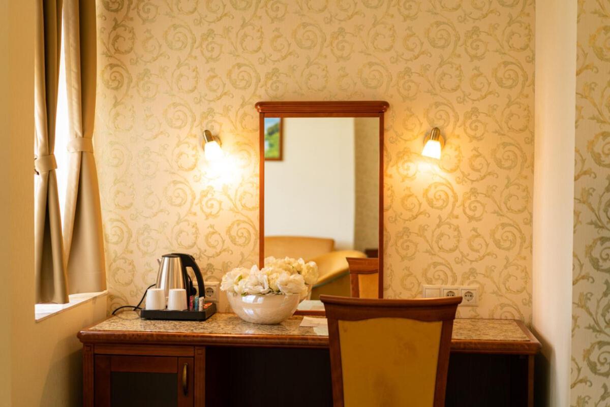 גיולה Elizabeth Hotel מראה חיצוני תמונה