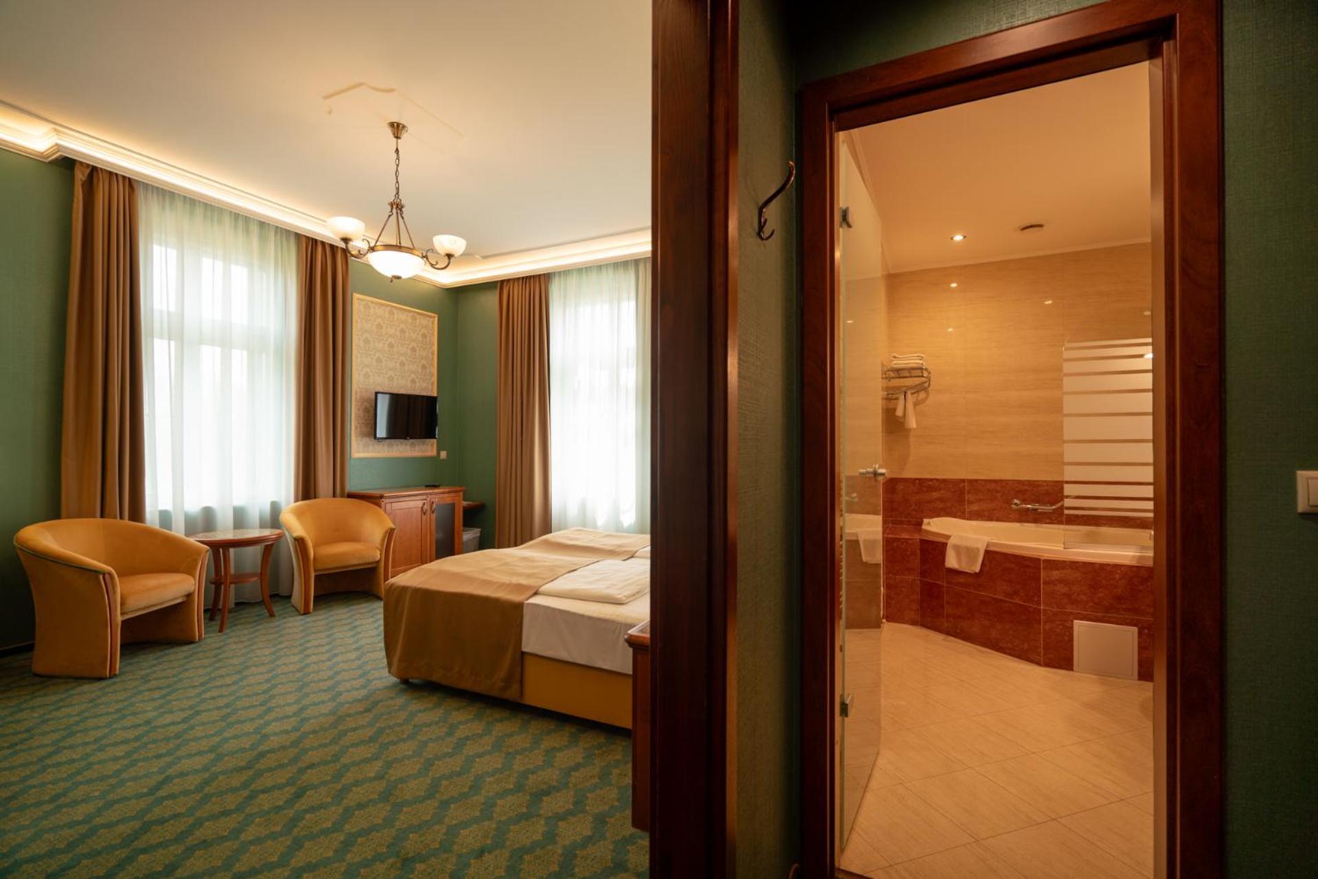 גיולה Elizabeth Hotel מראה חיצוני תמונה