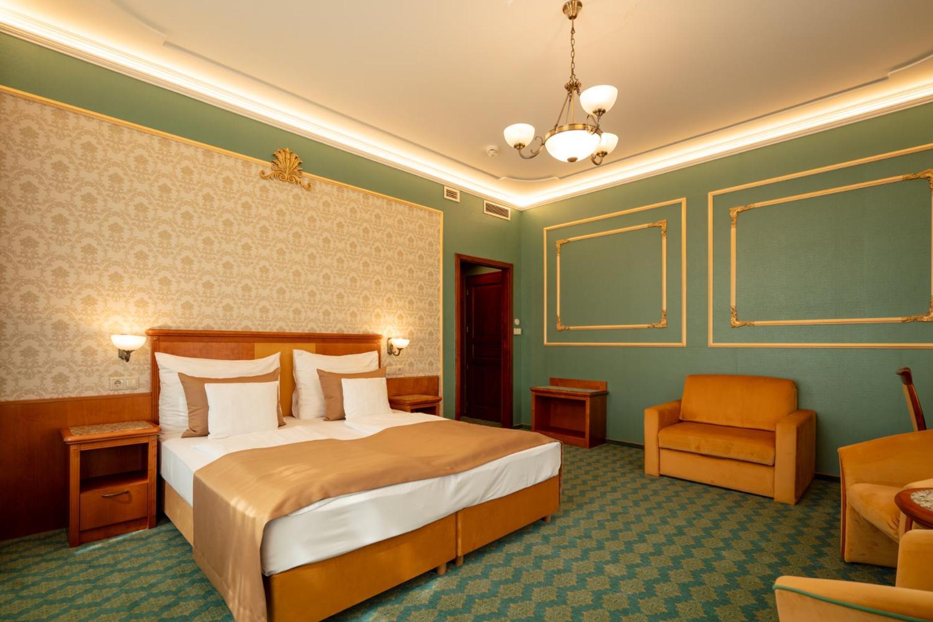 גיולה Elizabeth Hotel מראה חיצוני תמונה
