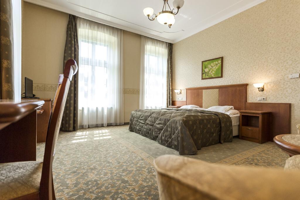 גיולה Elizabeth Hotel מראה חיצוני תמונה
